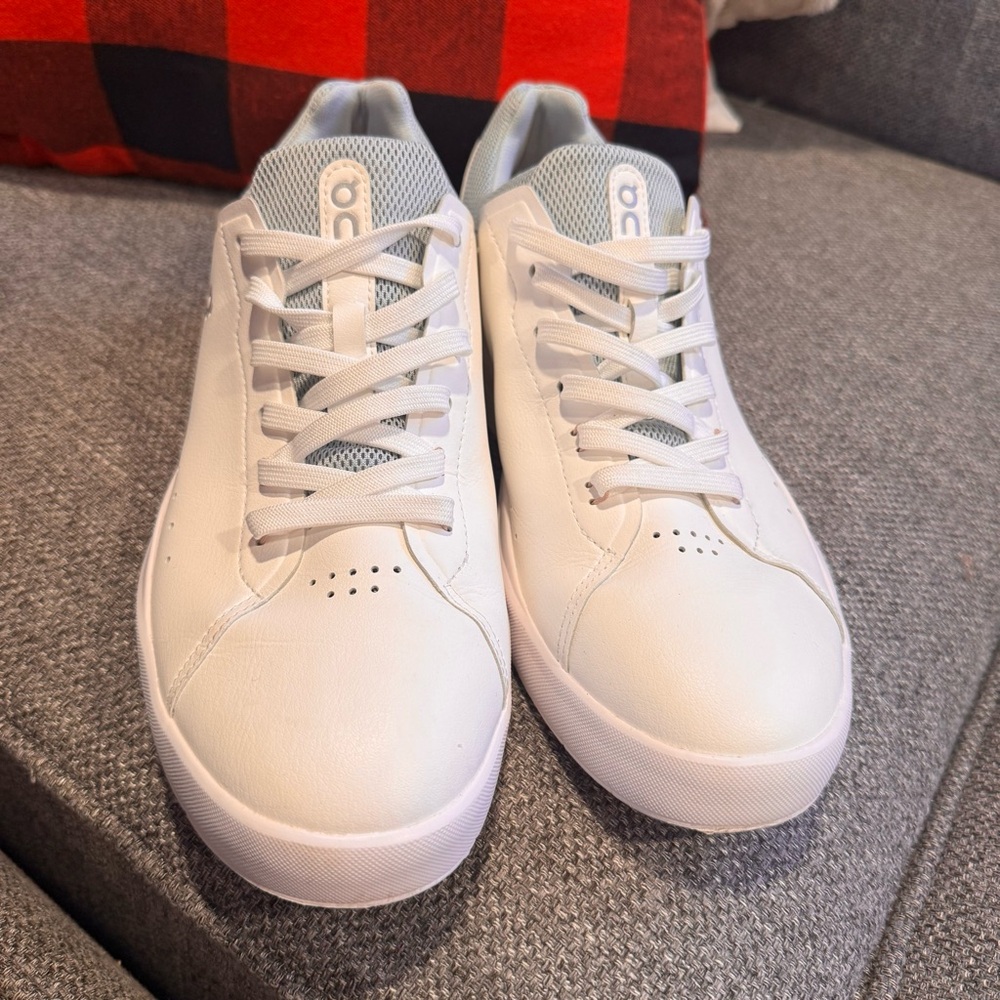 NEW - On Running The Roger Advantage womens size 10.5